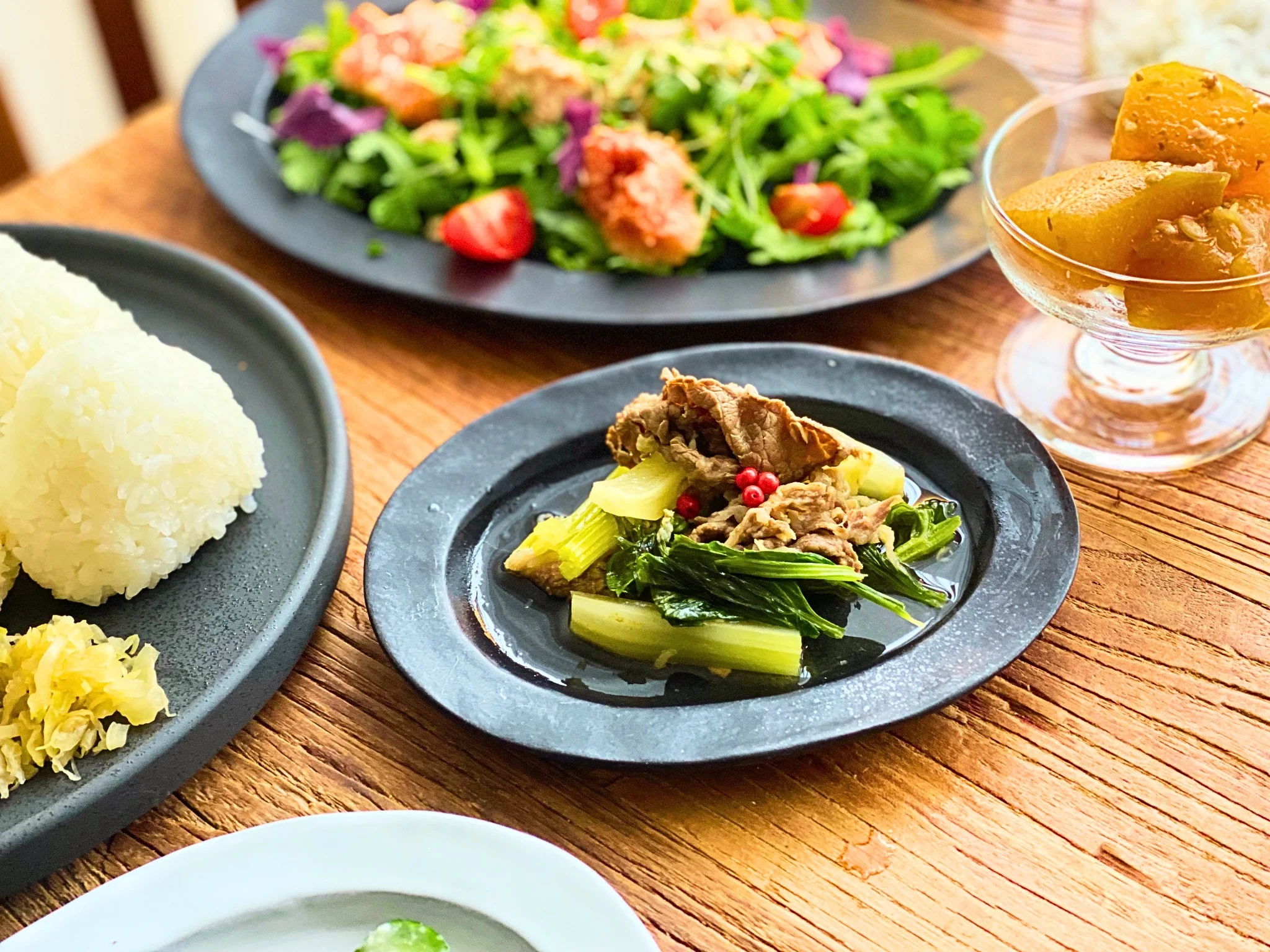 セロリと牛肉の煮物。村上春樹『世界の終りとハードボイルド・ワンダーランド』に登場する料理をイメージして作った和の煮物。