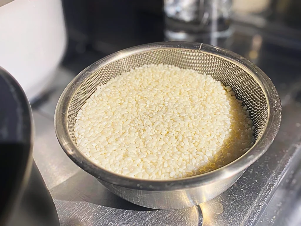 洗い米　無印良品のザルを使用