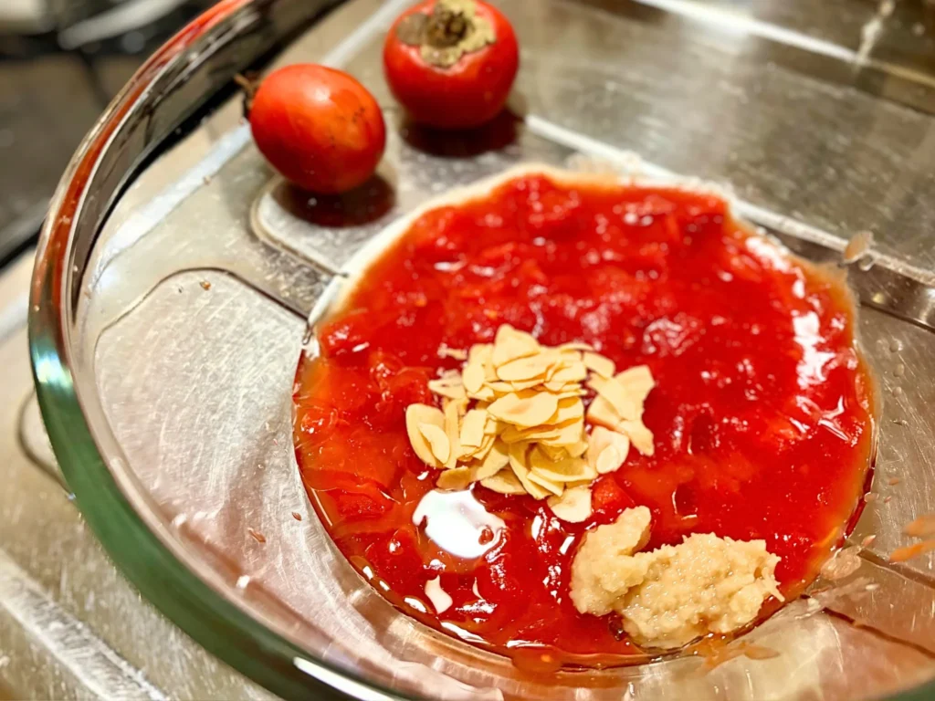 トマトソースはレンジで作ります