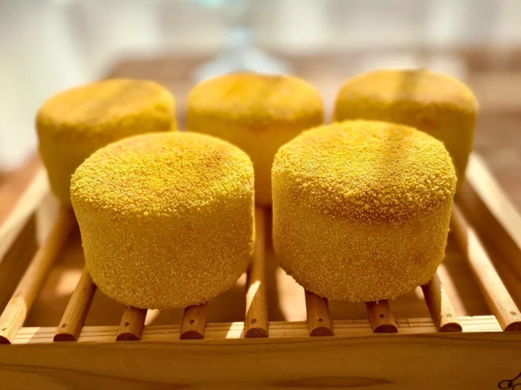 トレイに並んだイングリッシュマフィン