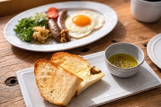 スープとパンのある静かな朝ごはん。日常の中のやさしい時間