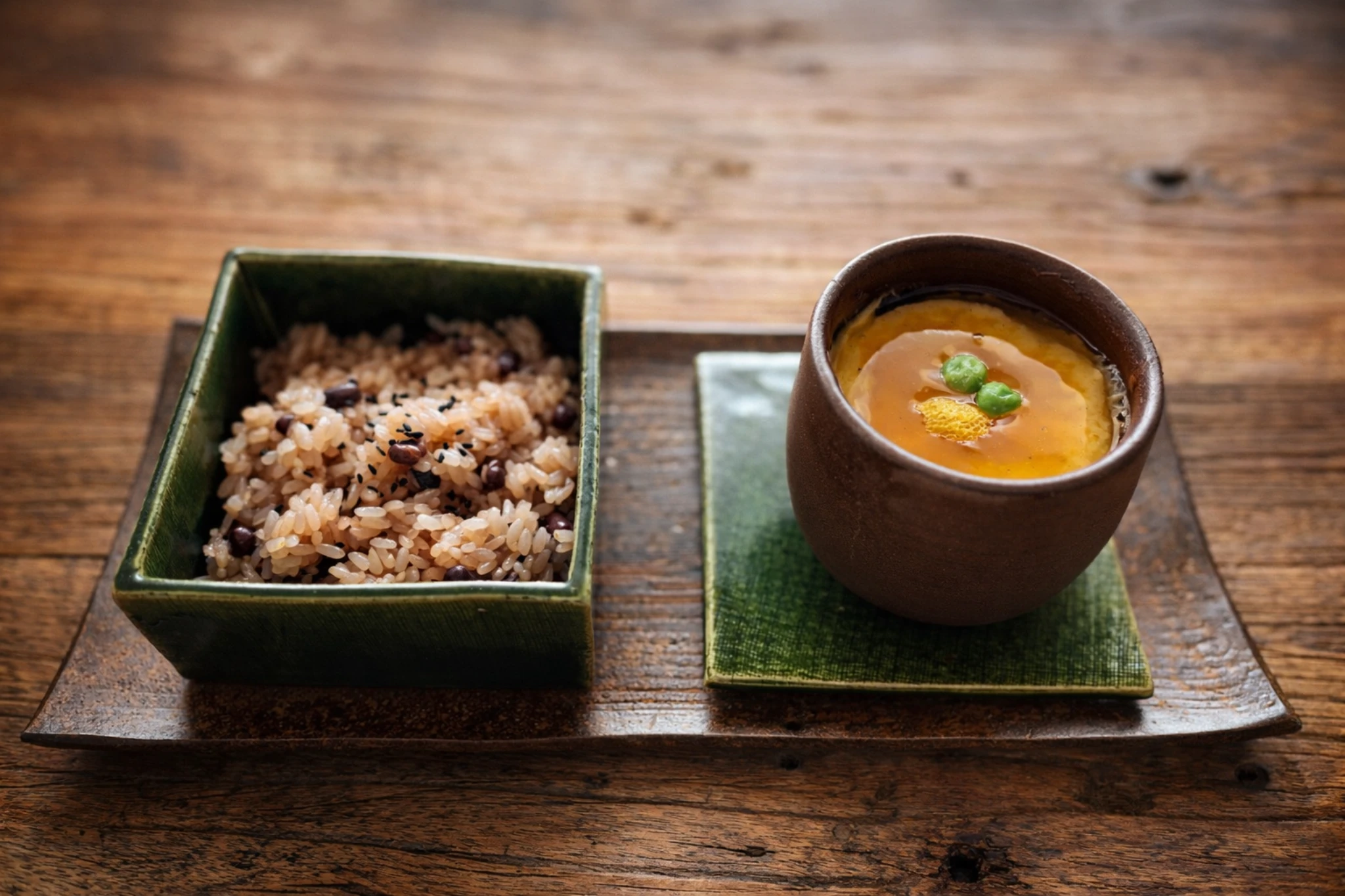 レンジで作った赤飯と茶碗蒸しの和のごはん